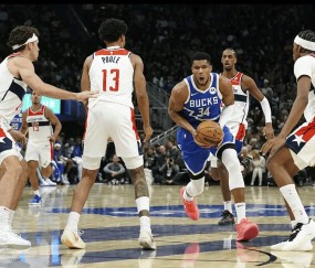 九游会网页版 -包含密尔沃基雄鹿训练开放日，赛后手感冰凉引欢呼，NBA季后赛在即，细节决定成败的词条