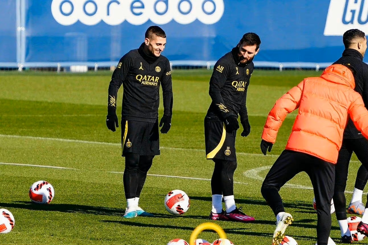 转会期斯图加特调整名单以备法国杯,官宣签约环节打磨,话题不断,高层口径保持一致(德超杯勒沃库森vs斯图加特) 转会期斯图加特调整名单以备法国杯,官宣签约环节打磨,话题不断,高层口径保持一致(德超杯勒沃库森vs斯图加特)